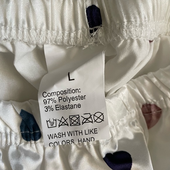 NWOT Boutique Satin Feel Pajamas Pant Set White With Hearts Print design. Size L - Picture 8 of 9